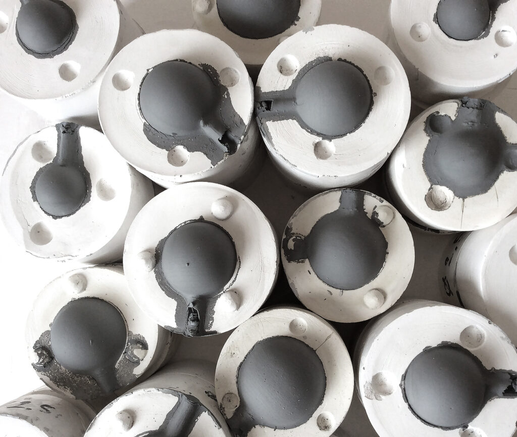 Contemporary porcelain necklace PLUTONE