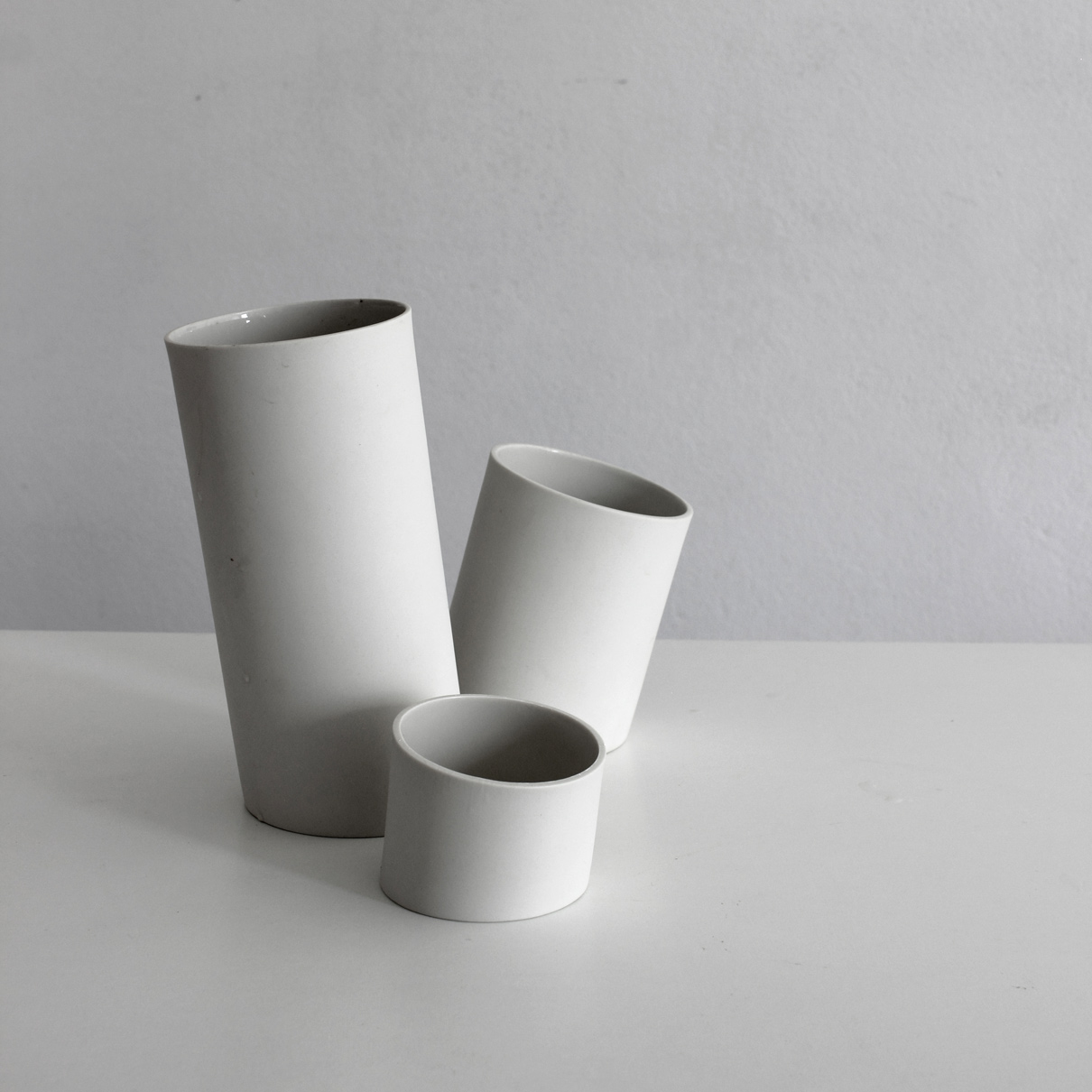 modern vase made of porcelain by ORTOGONALE modern vase made of porcelain by ORTOGONALE