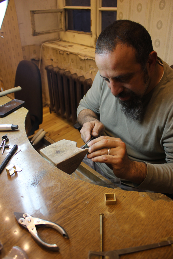 concrete in jewellery workshop by ORTOGONALE