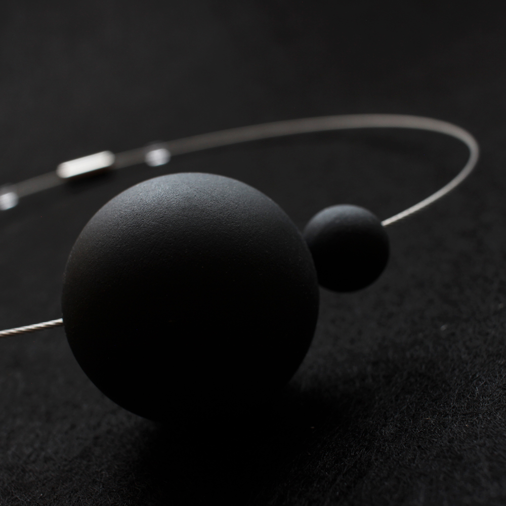 contemporary design jewelry, necklace URANO black