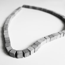 Collana lunga in cemento | ORTOGONALE