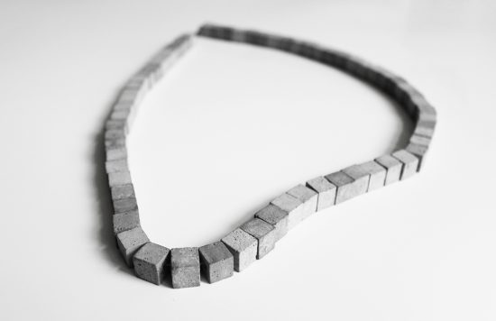 Collana lunga in cemento | ORTOGONALE