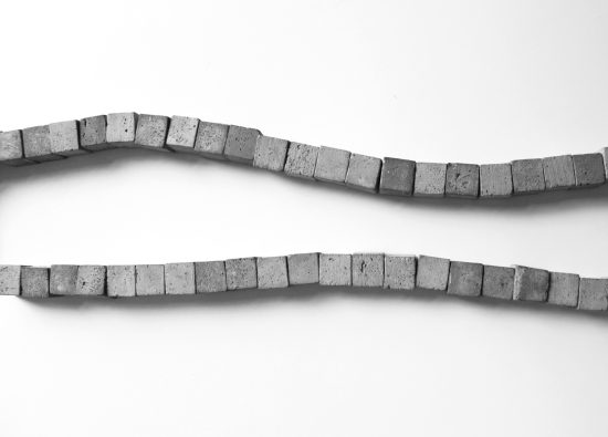 Collana lunga in cemento | ORTOGONALE